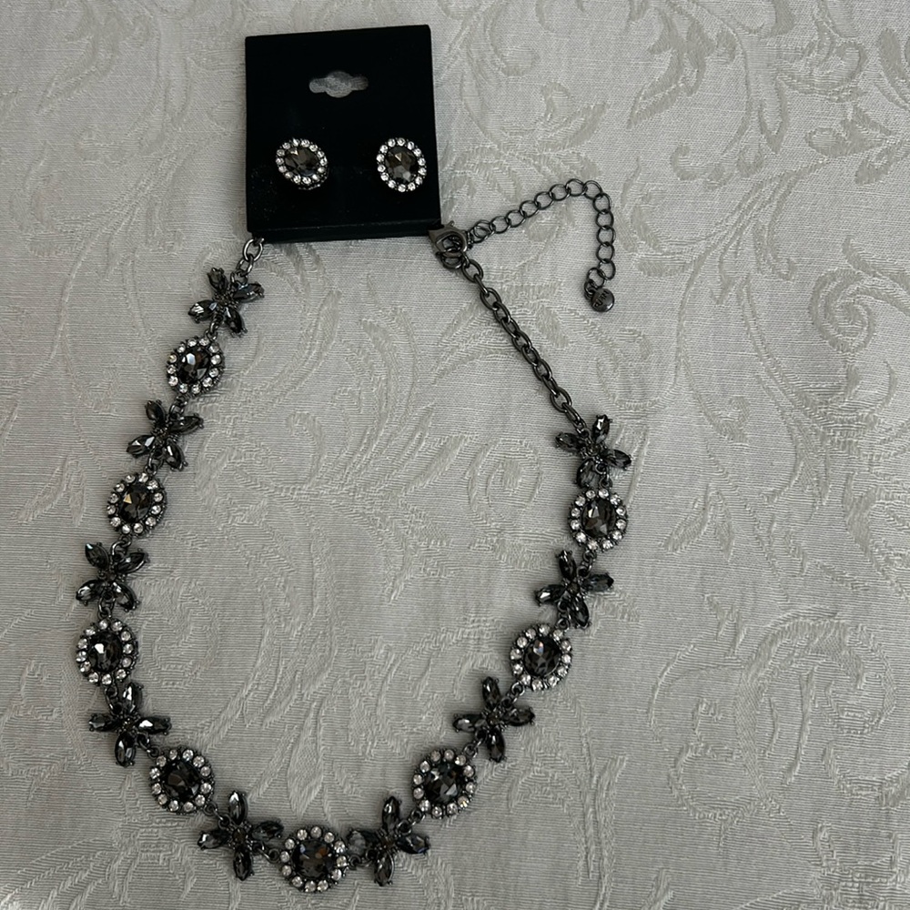 Necklace and pierced earring set NWT